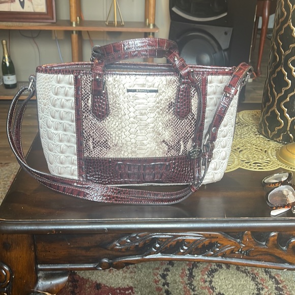 Brahmin snake skin purse. Medium size - Picture 3 of 6